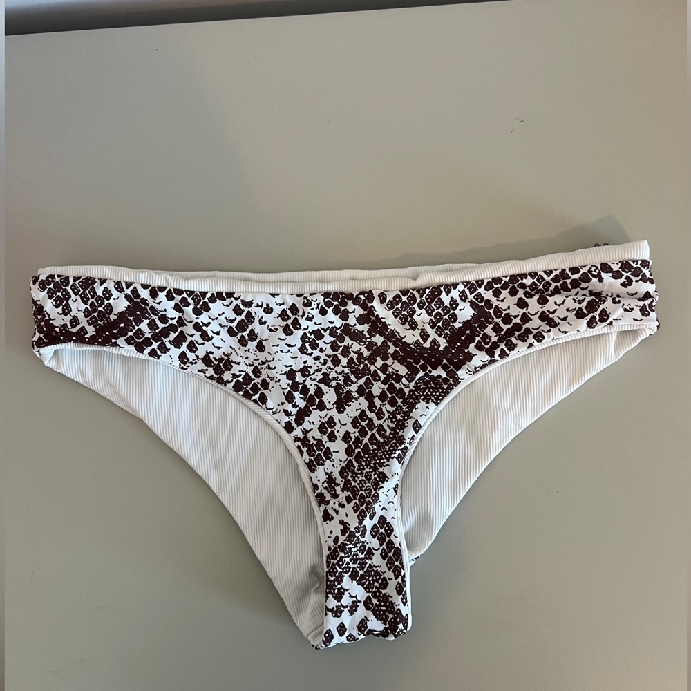 Maaji Reversible Bikini Bottom - Size L - White/Snakeskin